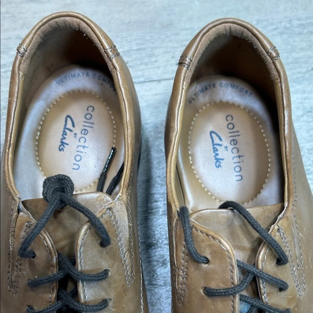 Clarks Tan Leather Oxfords